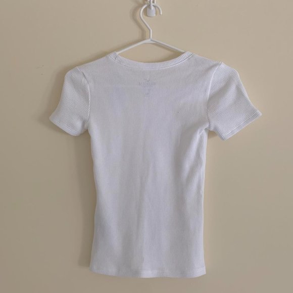 🧇White Hollister Waffle Tee🧇 - Picture 2 of 3